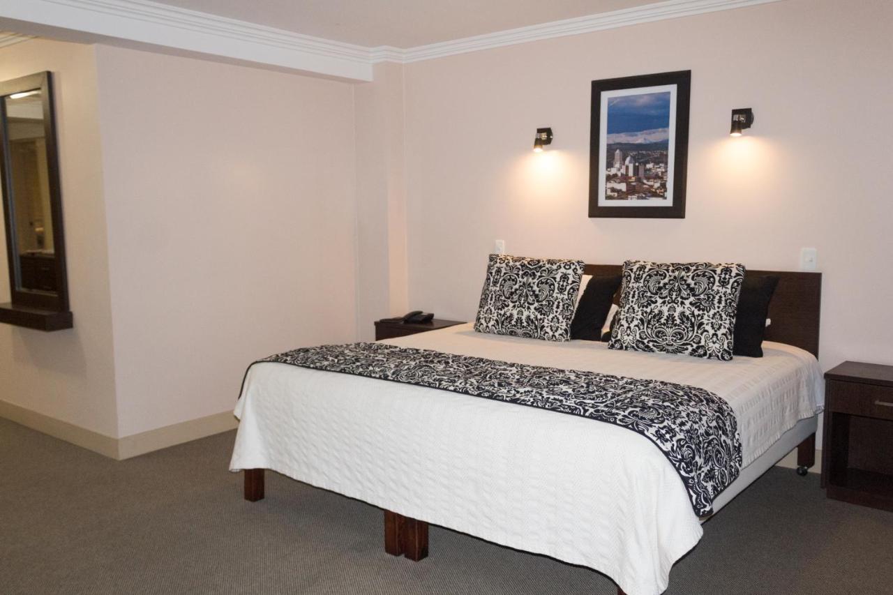 Hotel Novalux Ambato Bagian luar foto
