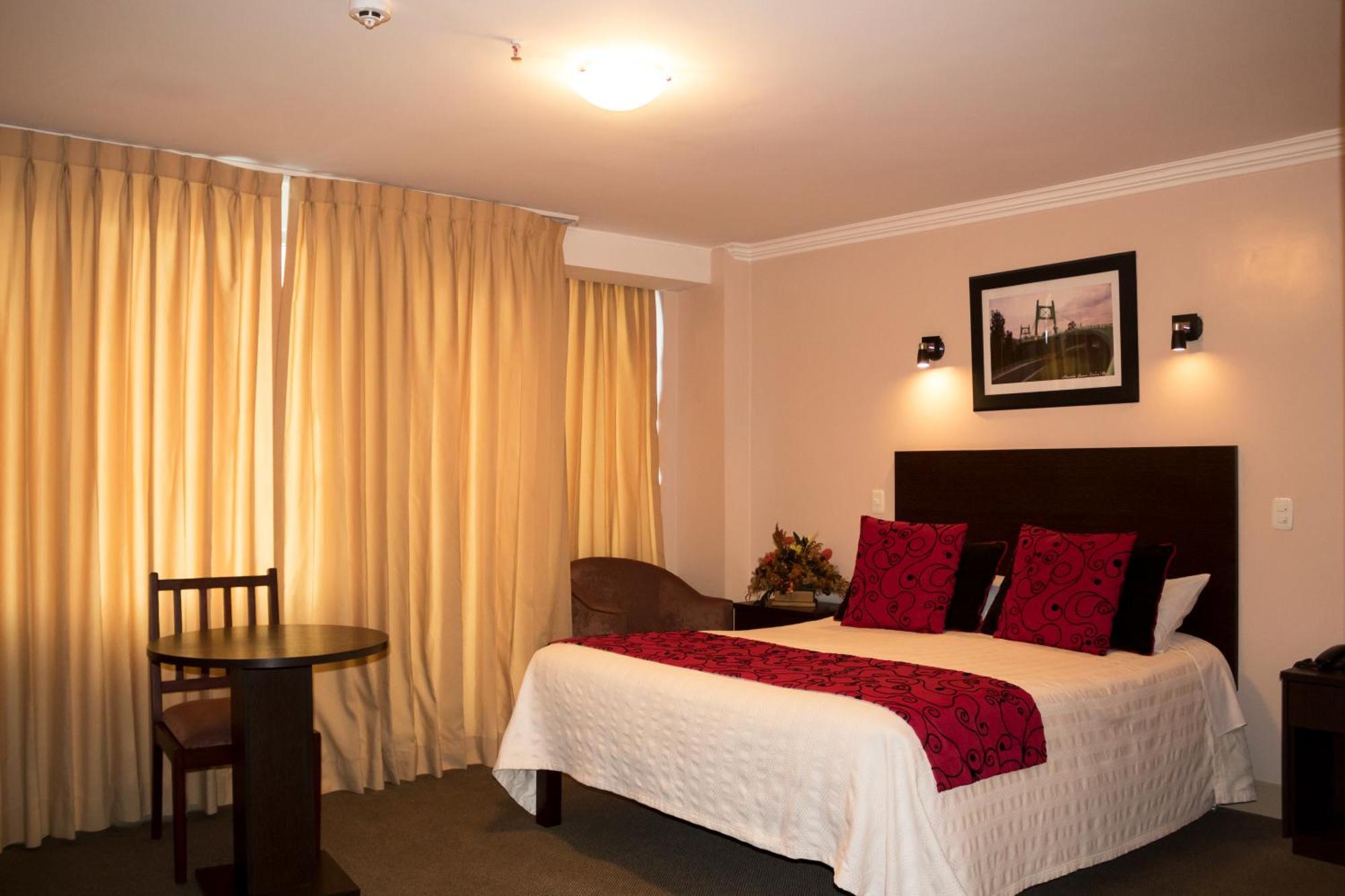 Hotel Novalux Ambato Bagian luar foto