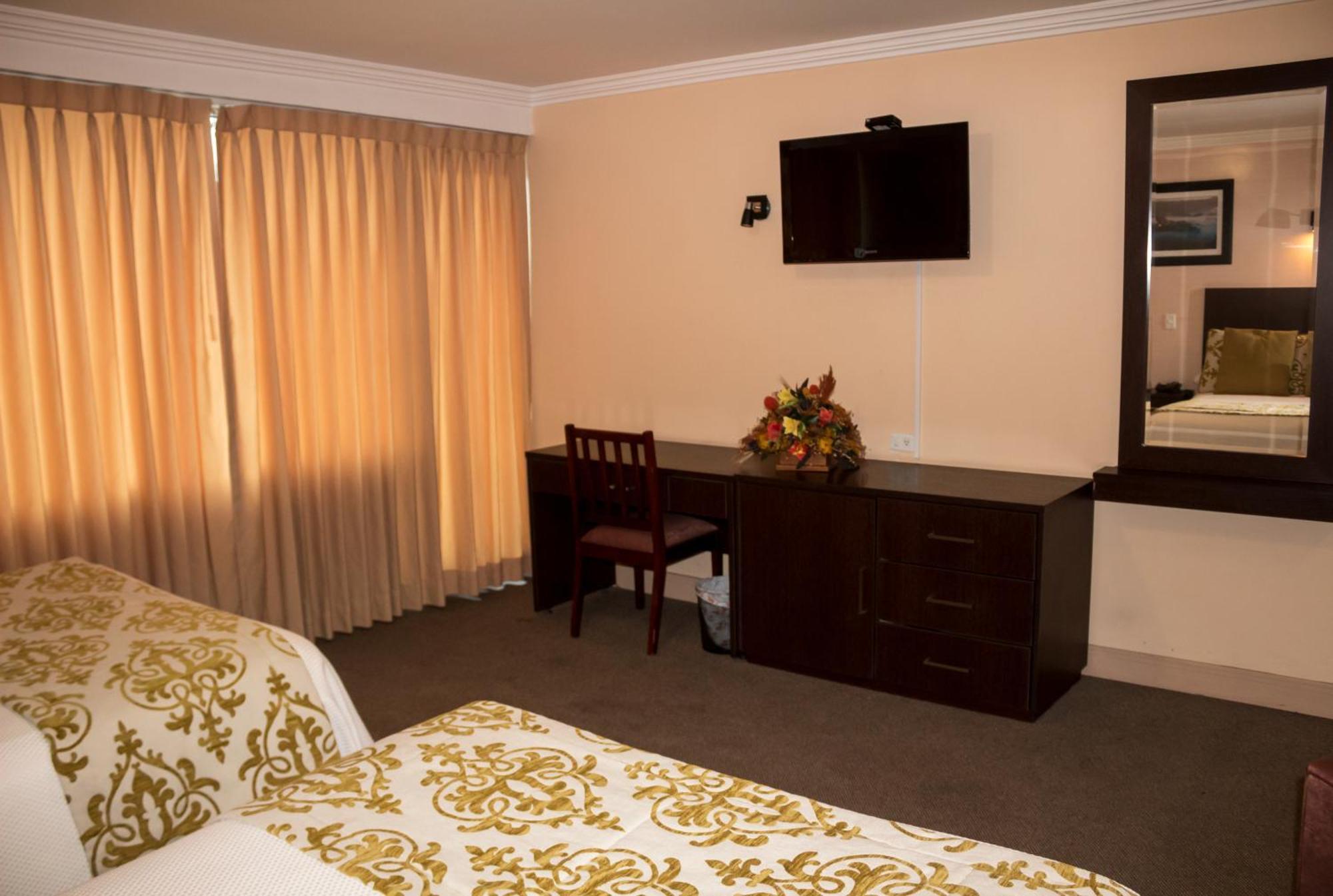 Hotel Novalux Ambato Bagian luar foto